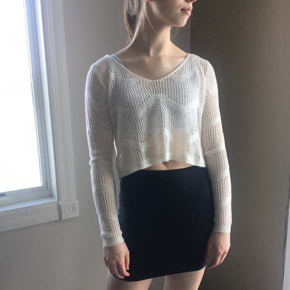 Love Riche Tops - 💥Host Pick💥Love Riche Open Knit Cropped Sweater Size Medium